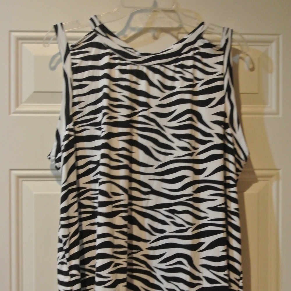 WOMENS 2X ZEBRA SLEEVELESS CRISS CROSS BACK SHIRT